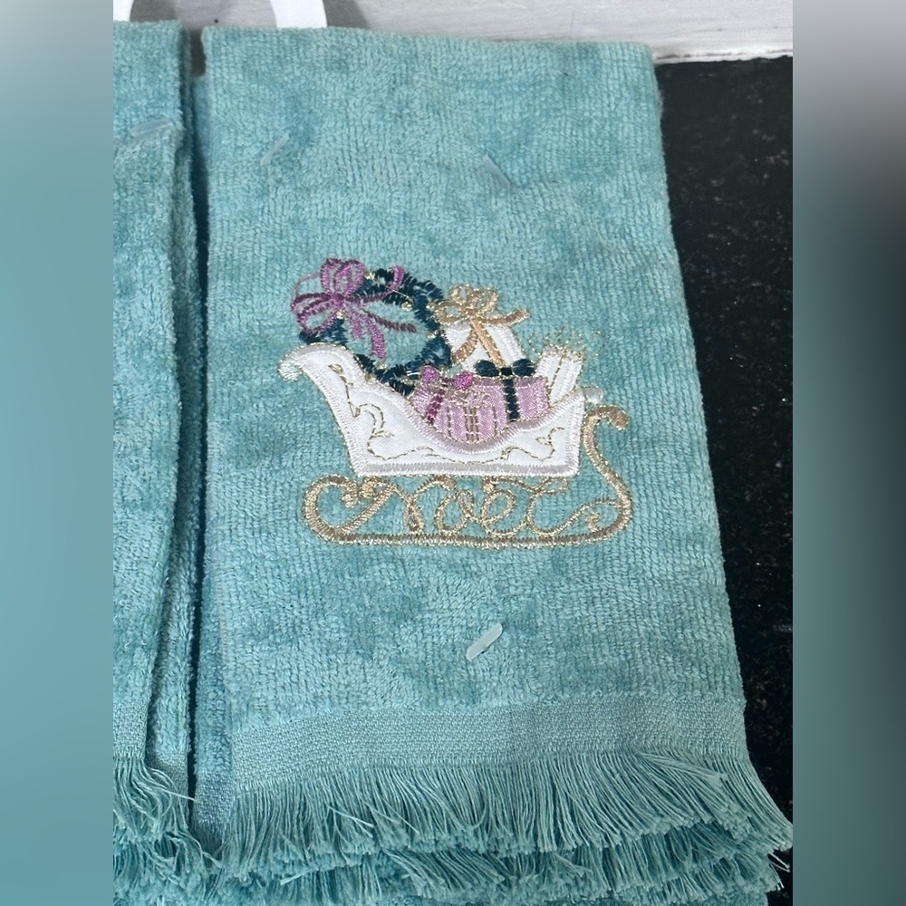 Vintage Velour Embroidered 1 Bath 2 Fingertip Hand Towels NEW - Picture 3 of 4